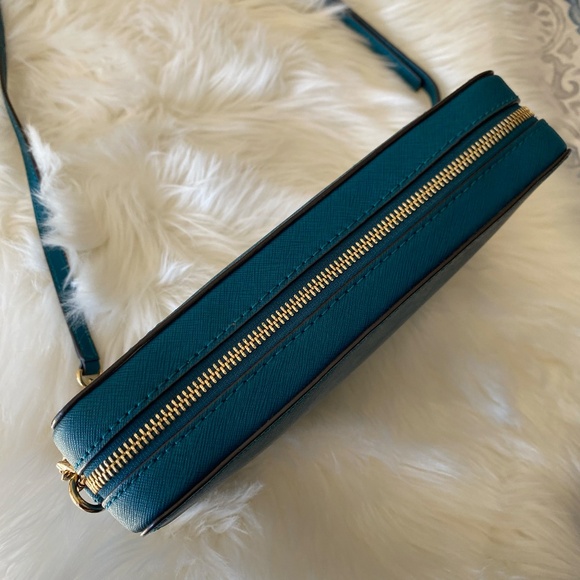 Michael Kors Large Jet Set Leather Crossbody - Picture 10 of 13